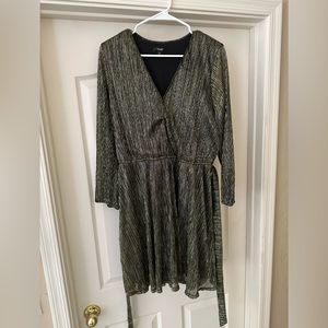 Black and gold women’s shimmer party dress size xl only worn once